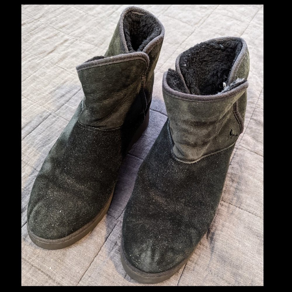 UGG Black Classic Short II Boots - Size 7